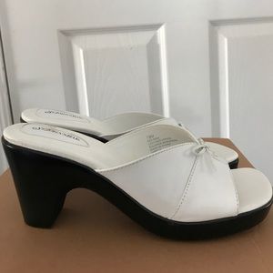 Vintage white bow open toed heels